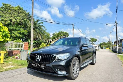 Old 2016 Mercedes Benz GLC-Class 250 4Matic AMG Line